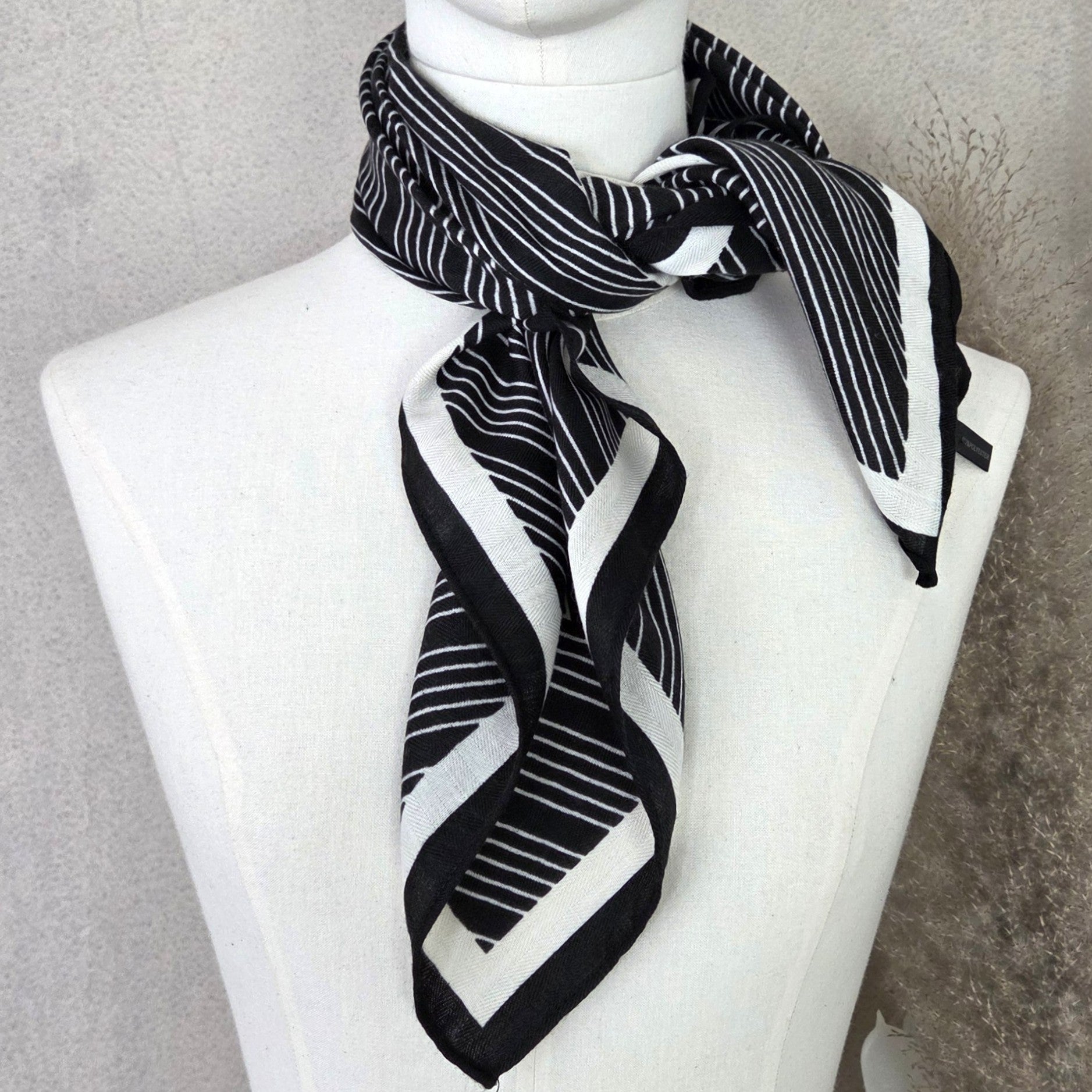 Monochrome Zig Zag