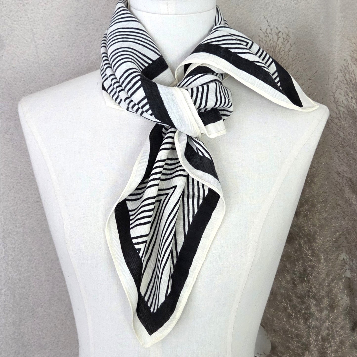 Monochrome Zig Zag
