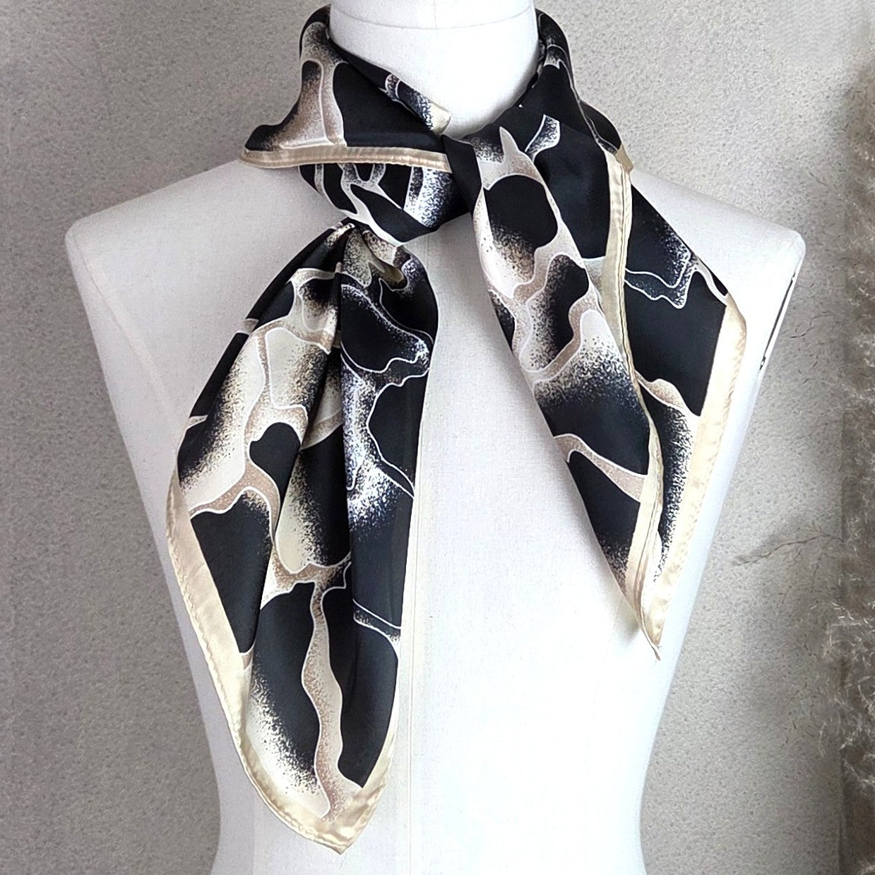Cracked Print Silky Neck Scarf